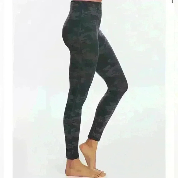 Spanx Seamless Camo Leggings - Picture 2 of 2
